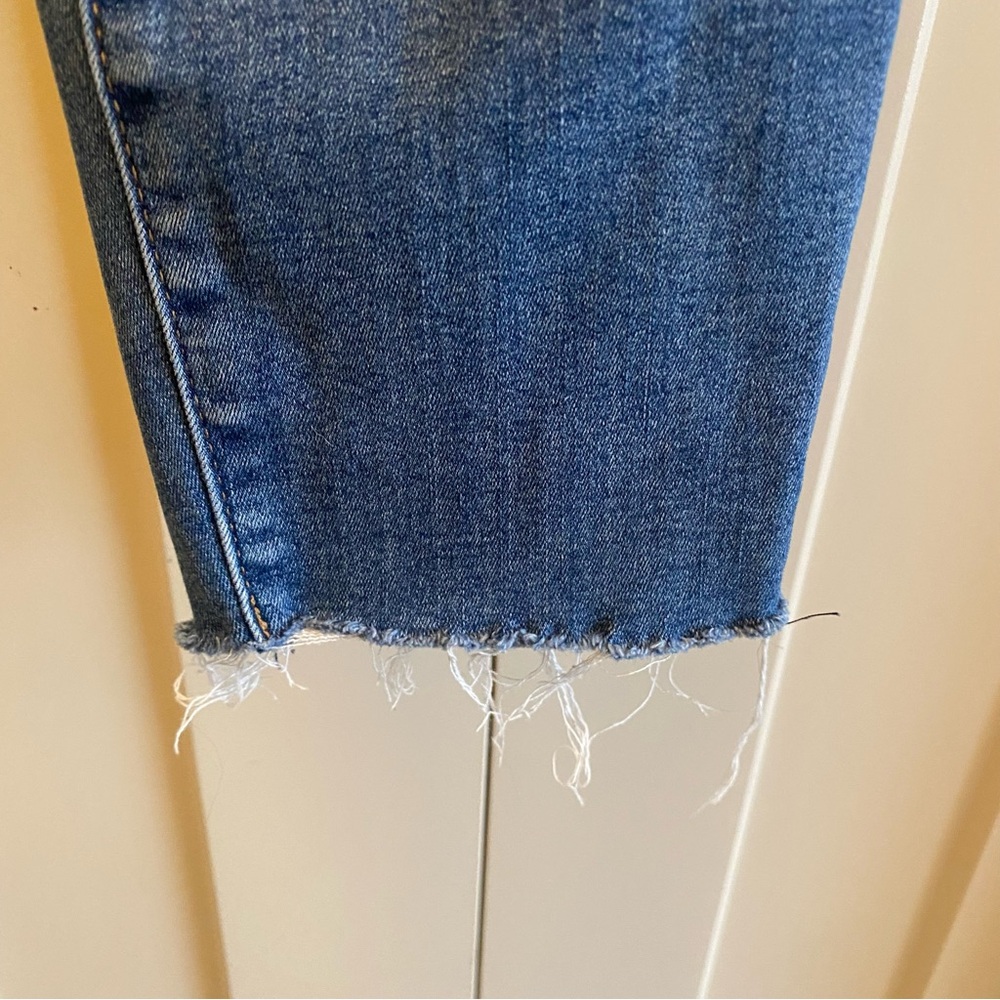 Lucky Brand-Blue Cropped Frayed Hem Jeans-Size 28 - Picture 4 of 11